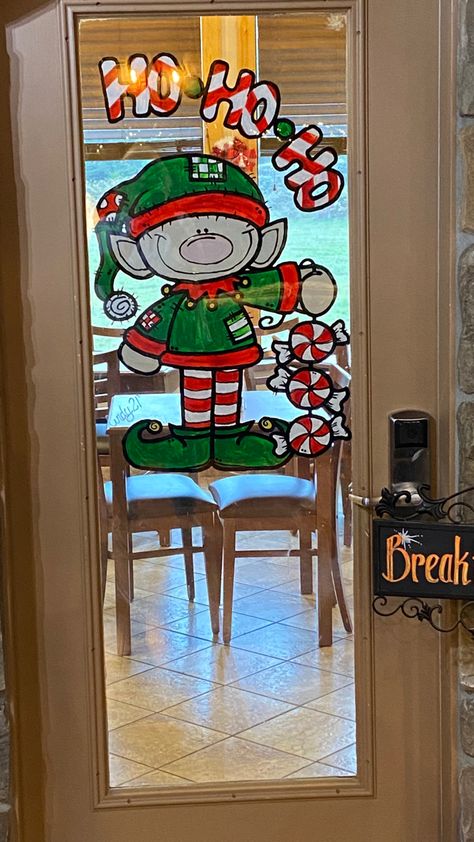 Santa Claus Window Painting, Christmas Window Painting Grinch, Elf Window Painting, Vintage Christmas Window Painting, Christmas Window Art Ideas Diy, Easy Christmas Window Painting, Christmas Window Paint, Diy Christmas Window, Painted Window Art