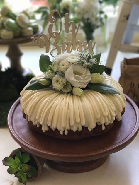 nothing Bundt cake baby shower Bundt Cake With Flowers On Top, Green Bundt Cake, Nothing Bundt Cakes Decoration, Nothing Bundt Cake Decorations Ideas, Birthday Bundt Cake Decorating Ideas, Baby Shower Bundt Cake, Bundt Cake Decor, Bundt Cake Wedding, Bundt Cake Decorating Ideas