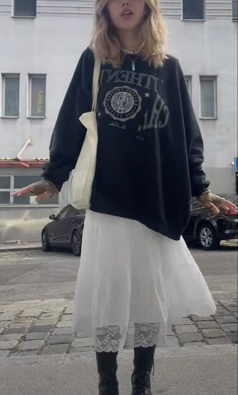 Baggy Tshirt And Skirt Outfit, Sweatshirt Maxi Skirt, Comfy Long Skirt Outfits, Long Skirt Sweatshirt Outfit, Jumper And Long Skirt Outfit, Long Skirt And Jumper, Long Skirt And Sweatshirt Outfit, Oversized Skirts Outfit, Hoodie With Long Skirt