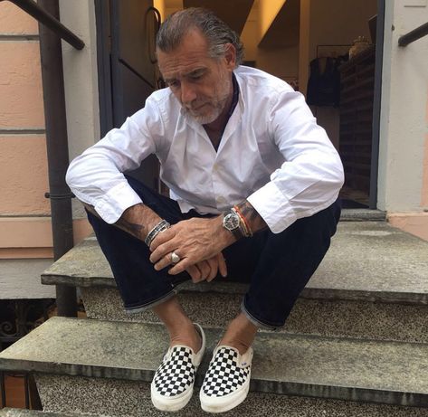 Vans Checkerboard Outfit, Slip On Outfit, Vans Outfit Men, Alessandro Squarzi, Vans Outfit, Older Man, Dad Fashion, Vans Slip On, Stylish Mens Outfits