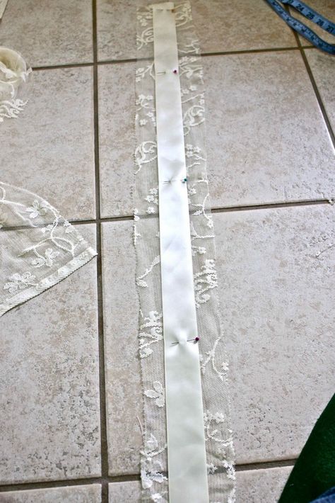 Bridal Garters Diy, Wedding Garter Diy, Diy Garter, Recycle Wedding Dress, Wedding Dress Keepsake, Old Wedding Dresses, Prom Garters, Bride Garter, Prom Decor