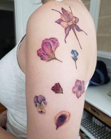 Pressed Flower Tattoo, Dried Flowers Tattoo, Dried Flower Tattoo, Colorful Flower Tattoo, Botanical Tattoos, Matching Friend Tattoos, Cage Tattoos, Tattoo Nature, Food Tattoos