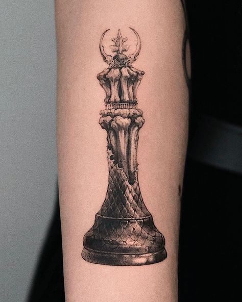 Chest King Tattoo, King And Queen Chess Piece Tattoo, Knight Chess Piece Tattoo, Queen Chess Piece Drawing, Chess King Tattoo, Tuff Tattoos, Chess Tattoo Design, King Chess Piece Tattoo, Queen Chess Piece Tattoo