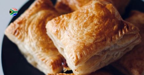 Replicating the King Pie recipe abroad - FinGlobal South African Pie Recipes, Cheese List, Meat Pie Recipe, Pie Dough Recipe, Puff Pastry Crust, Pie Pie, Food Stands, Meat Pie, Sauteed Vegetables