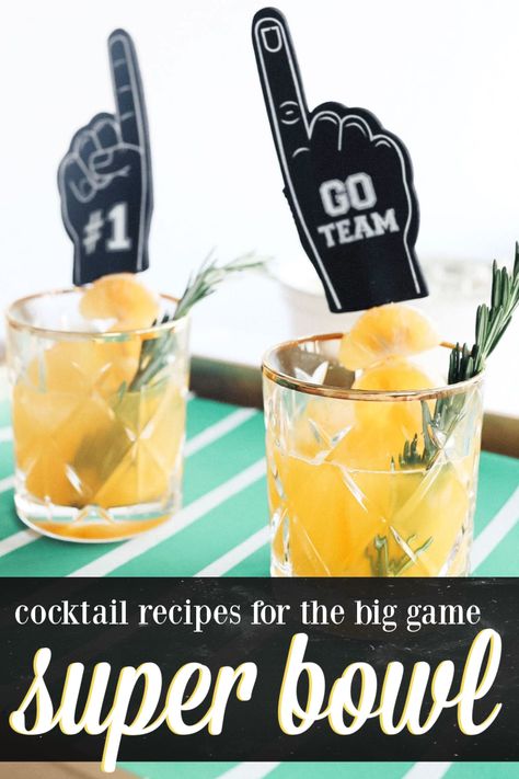 What to drink for the Super Bowl - the best Super Bowl cocktail recipes to try! #superbowl #cocktail #drinkrecipe Super Bowl Cocktails, Super Bowl Drinks, Superbowl Cocktails, Super Bowl Party Snacks, Sparkling Strawberry Lemonade, Trophy Diy, Superbowl Party Decorations, Bowl Cocktails, Super Bowl Trophy