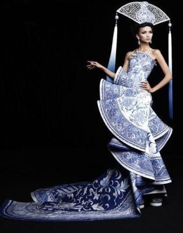 Guo Pei Couture 2010 Moda China, Guo Pei, Haute Couture Designers, Embellished Clothing, Couture Designers, Chinese Clothing, Chinese Dress, China Fashion, Global Fashion