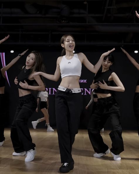 Pink Venom Dance Practice, Pink Venom Dance, Blackpink Pink Venom, Blackpink Pink, Korean Outfits Kpop, Black Pants Outfit, Dance Outfits Practice, Pink Venom, Practice Outfits