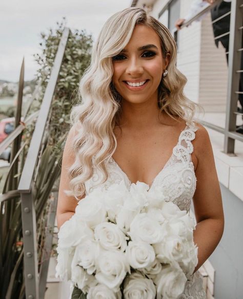 The perfect Hollywood waves 💕 Get the hair of your dreams with our 20” Clip-Ins in shade #ZalaHoneyBeachHighlights ✨💫 Gorgeous bride @patricia.saravanja Hair stylist @carolinelysandrouhair MUA @stephaniek.mua Bridesmaid Hairstyles With Clip In Extensions, Bride Hairstyles Hollywood Waves, Waved Wedding Hair, Hollywood Wave Bridal Hair, Bride Hair Waves, Bride Waves Hair, Bridal Hair With Clip, 20” Hair Extensions, Hollywood Waves Wedding Hair With Veil