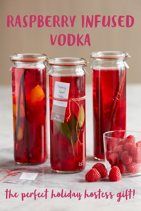 Homemade Liqueur Recipes, Flavoured Vodka, Infused Liquors, Berry Cocktail, Homemade Alcohol, Homemade Liquor, Liquor Recipes, Liqueurs Recipes, Holiday Cocktail Party