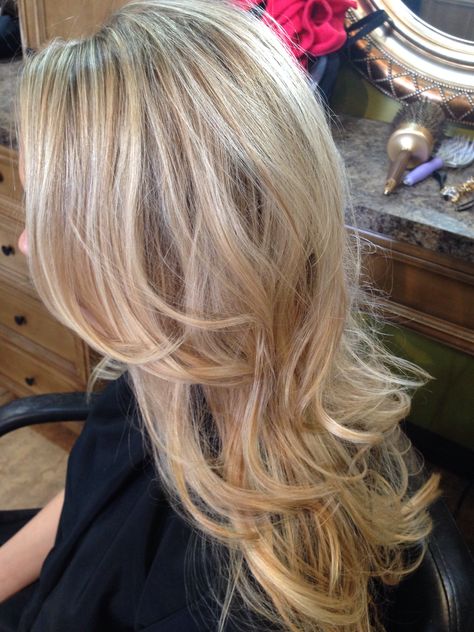 Platinum and light gold highlights, heavy weaved, on light natural ash base Heavy Caramel Highlights, Blonde Highlights Platinum, Champagne Blonde Hair, Gold Blonde Highlights, Blonde Hair Makeup, Champagne Blonde, Gold Blonde, Dyed Hair Inspiration, Fall Hair Trends