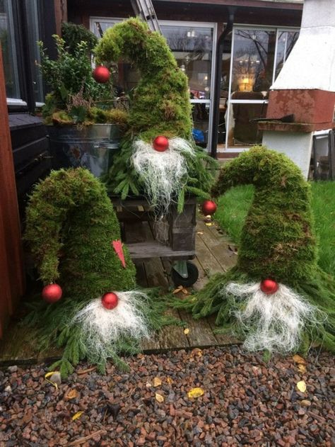 Diy Christmas Yard Decorations, Outdoor Christmas Diy, Christmas Yard Decorations, Christmas Yard, Christmas Garden, Christmas Party Decorations, Noel Christmas, Christmas Deco, Outdoor Christmas Decorations