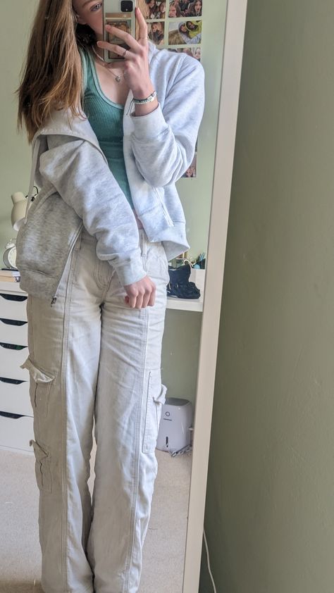 White Zip Up Hoodie Outfit, Cargos Outfit, Outfit Inspo Green, Oversized Zip Up Hoodie, Green Vibes, Cargo Pants Outfit, Hoodie Style, Hoodie Outfit, Zip Up Hoodie