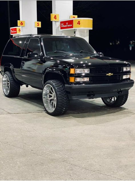 2 Door Yukon, Obs Chevy Lifted, Big Chevy Trucks, Lifted Chevy Tahoe, 2 Door Tahoe, Chevy Suv, Obs Chevy, Best Suv Cars, Chevy Trucks Silverado