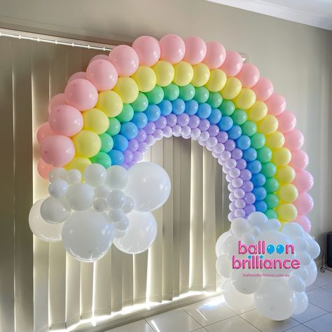 Rainbow Baby Birthday, Rainbow Themed Birthday Party, Pretty Balloons, Care Bear Birthday, Rainbow Party Decorations, Balloon Garland Diy, Birthday Party Theme Decorations, Happy Birthday Video, Rainbow Birthday Party