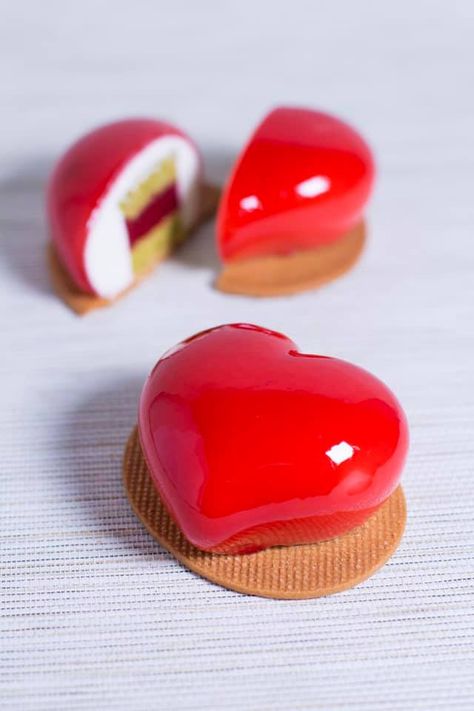 Dolce San Valentino, Biscotti San Valentino, Mini Cake, St Valentin, Mini Cakes, San Valentino, Macarons, Dessert, Coffee