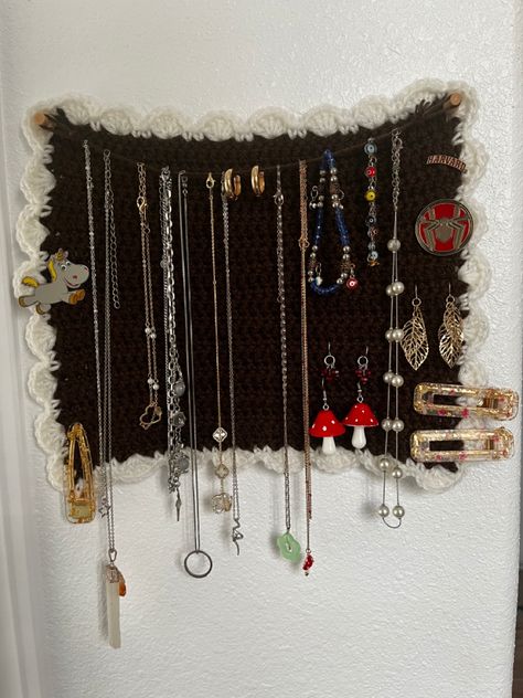 Small Crochet Room Decor, Crochet Jewelry Hanger Pattern, Crochet Wall Jewelry Holder, Crochet Jewelry Holder Pattern, Crochet Jewelry Organizer, Jewelry Organizer Crochet, Crochet Necklace Holder, Crochet Jewelry Hanger, Crochet Jewelry Holder Free Pattern