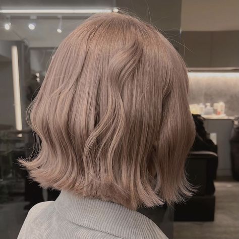 Korean Light Hair Color, Milk Tea Hair Color Short, Milk Beige Hair Color Short Hair, Milk Tea Hair Color Asian Short Hair, Milktea Hair Color For Short Hair, Short Milk Tea Hair, Milktea Hair Colour, Korean Hair Color Blonde, Milktea Hair Colors Korean