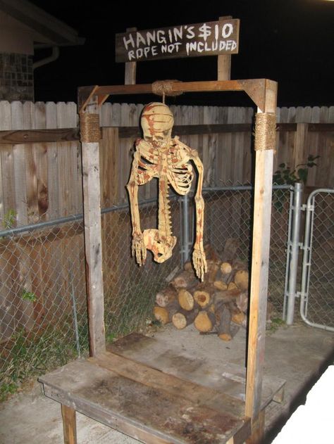 Diy Outdoor Halloween Decorations, Halloween Decorations Ideas, Halloween Diy Outdoor, Outdoor Halloween Decorations, Halloween Decorations Diy Outdoor, Halloween Activities For Kids, Craft Paint, Halloween Yard, Creepy Halloween