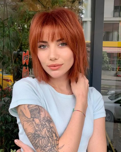 Red Bob Hair, Red Hair With Bangs, Shaggy Bob Haircut, Short Haircuts With Bangs, Chic Short Haircuts, Short Red Hair, Bob Haircut With Bangs, Haircut Inspiration, Short Bob Haircuts