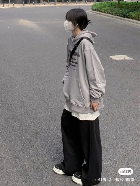 Oversized Cargo Pants Outfit, Sweatpants Outfit Aesthetic, Baggy Korean Fashion, Baggy Outfit Ideas, Boyish Outfits, Korean Outfit Street Styles, Baggy Clothes, Tomboy Outfits, Tomboy Style Outfits