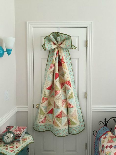 Creative Ways to Hang Quilts Quilt Display Racks, Quilt Hanging, Quilted Headboard, Quilt Ladder, Quilting Digest, Quilt Hangers, Quilt Display, Quilt Rack, Hanging Quilts