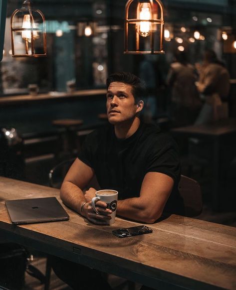 Man Cafe, Male Portrait Poses, Coffee Shop Photography, Mens Photoshoot Poses, Restaurant Photography, Men Photoshoot, Creative Photography Techniques, Man Photography, Men Photography