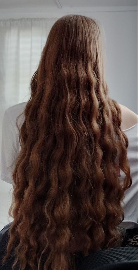 Undone Hair, Extremely Long Hair, Long Hair Pictures, Really Long Hair, Hair Color Auburn, Beautiful Curly Hair, Super Long Hair, Long Wavy Hair, Long Hair Girl