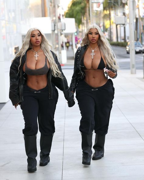 Shannon Clermont, Shannade Clermont, Clermont Twins, Twin Shirts, Twin Outfits, Streetwear Fashion Women, Friends Poses, Best Friends Photos, Lookbook Outfits