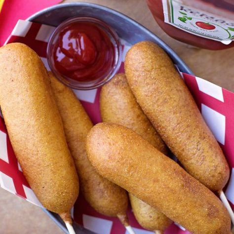 Disney Copycat Hand-Dipped Corn Dogs Recipe Corn Dogs Recipe, Homemade Corndogs, Corndog Recipe, Bacon Wrapped Asparagus, Disneyland Food, Corn Dog, Corn Dogs, Fair Food Recipes, Dog Recipes