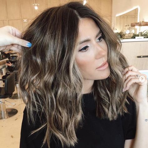 The Most Flattering Medium-Length Brown Hairstyles Saturday Meal Ideas, Medium Length Balayage Hair, Brown Lob Hair, Mid Hair Length Styles, Lived In Highlights, Medium Length Balayage, Lived In Brunette Balayage, Long Lob Haircut, Lob Balayage