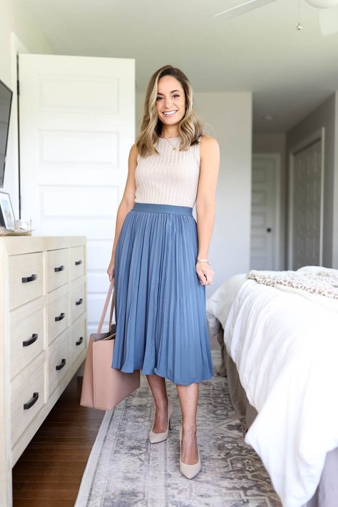 Skirt Styling Ideas, Pump Outfits, Layering A Dress, A Line Skirt Outfits, Spring Skirt Outfits, Cute Modest Outfits, Spring Work Outfits, Business Casual Outfits For Work, Push Ups