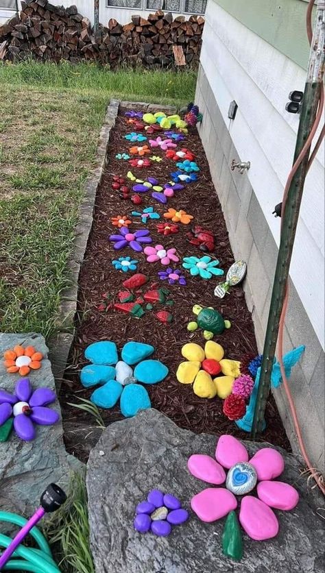 Landscaping Corner Of House, Paper Crafts Diy Tutorials, Home Reno, Stone Art, Paper Crafts Diy, Stone Painting, Rock Art, Reno, Landscaping