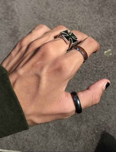 Hand Veins, Hands With Rings, Veiny Hands, Hot Hands, Grunge Jewelry, Mens Rings Fashion, Hand Pictures, Pretty Hands, Men's Rings