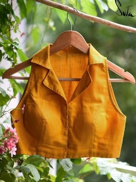 17+ Mind Blowing Modern Collar blouse designs - SetMyWed Collar Blouse Designs, Collar Neck Blouse Designs, Haldi Wear, Sleeveless Blouse Designs, Blouse Designs High Neck, Cotton Blouse Design, Birthday Lunch, Cotton Saree Blouse Designs, Saree Blouse Neck Designs