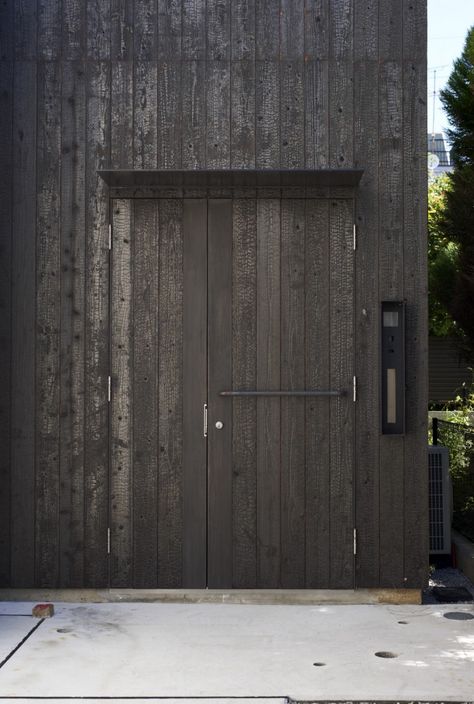 House in Futakoshinchi / Tato Architects Wood Siding House, Charred Wood Siding, Japanese Home Decor, Shou Sugi Ban, Charred Wood, Wood Cladding, Timber Cladding, House Siding, Wood Siding