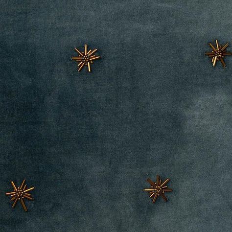 Bead Stars, Detail Couture, Star Pillow, Pola Manik, Haine Diy, Beadwork Embroidery, Motifs Perler, Bleach Tie Dye, Bead Embroidery Patterns