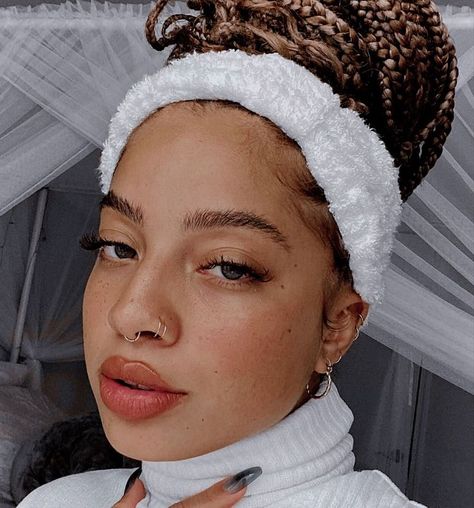 Kiana Lede Piercings, Septum Nostril Combination, Double Nostril And Septum, Nose And Septum Piercing Together, Septum And Nose Piercing Together, Ear Piercing Ideas Black, Septum And Nostril Piercing, Piercing Ideas Classy, Septum And Nose Piercing