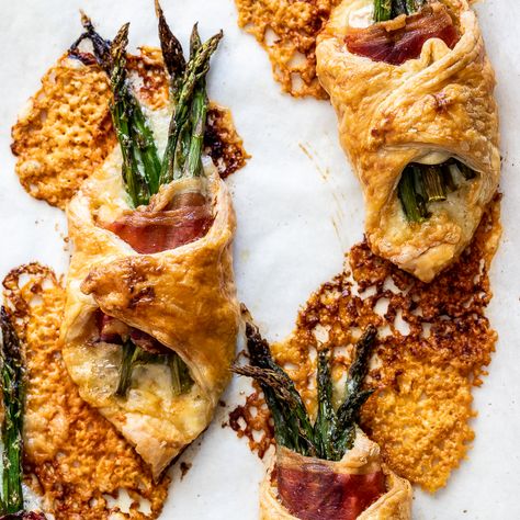 Puff Pastry Asparagus, Asparagus Puff Pastry, Cheesy Puff Pastry, Asparagus Bundles, Prosciutto Asparagus, Asparagus Tart, Small Dishes, Brunch Table, Superbowl Snacks