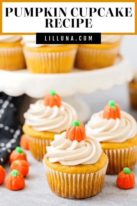 Spiced pumpkin cupcakes are so soft, moist, and flavorful. They pair perfectly with delicious homemade cinnamon cream cheese frosting! #pumpkincupcakes #cupcakes #pumpkin #dessert #pumpkindessert Cupcakes Cinnamon, Iced Pumpkin Cookies, Pumpkin Cupcake Recipes, Pumpkin Cobbler, Cinnamon Cream Cheese, No Bake Pumpkin Cheesecake, Lil Luna, Spice Cake Mix, Delicious Cream