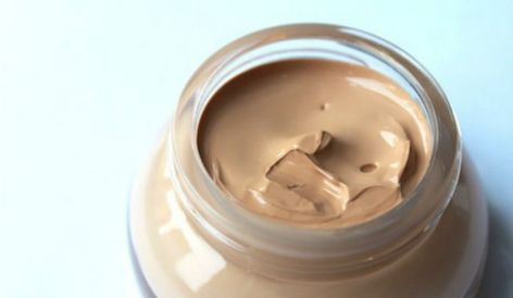 Diy Tinted Moisturizer, Natural Tinted Moisturizer, Diy Natural Makeup, Diy Foundation, Diy Makeup Recipe, Diy Moisturizer, Makeup Recipes, Homemade Moisturizer, Homemade Makeup