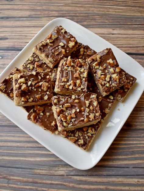 Gluten Free Chocolate Toffee Bars Recipe Toffee Bars Recipe, Toffee Dessert, Toffee Cookie Recipe, Chocolate Toffee Bars, Chewy Toffee, Gluten Free Bars, Best Gluten Free Desserts, Gluten Free Candy, Toffee Bars