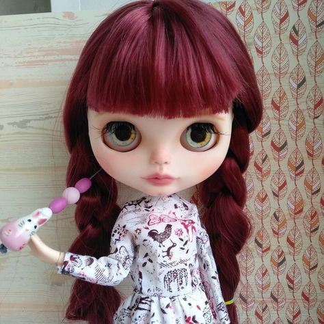 Cherry Red Hair Blythe Doll, Blythe Doll Red Hair Blue Eyes, Blythe Doll Red Hair, Fish Eye Effect, Red Hair Brown Eyes, Red Hair Blue Eyes, Skunk Hair, Wide Set Eyes, Cherry Red Hair