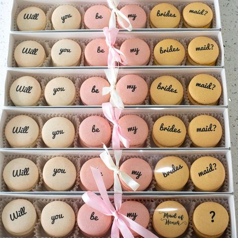 Christmas Macarons, Macaron Boxes, Bridal Fair, Luxury Flower Bouquets, Bow String, Bridesmaids Gift Sets, Bridal Bachelorette Party, Bachelorette Trip, Wedding Spring