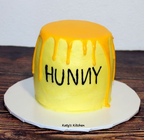 Katy's Kitchen: Pooh Hunny Pot Smash Cake Hunny Pot Smash Cake, Winnie The Pooh Smash Cake, Hunny Pot Cake, Pooh Hunny Pot, Puppy Dog Cakes, Housewarming Cake, Nurse Cookies, Hunny Pot, Pot Cake