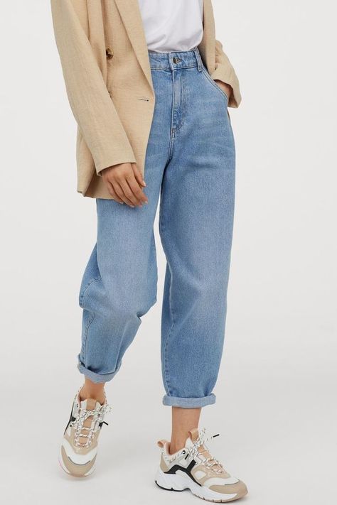 H&M Tapered High Jeans Loose Jeans Outfit, Mama Jeans, Baggy Jeans Outfit, Jeans Outfit Women, Mom Jeans Outfit, Denim On Denim, Outfit Jeans, Cute Bathing Suits, Modieuze Outfits