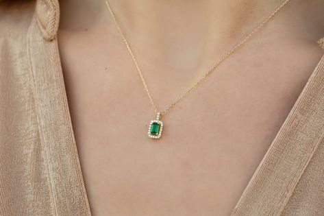 Gold Plated Emerald Pendant Necklace As Gift, Classic Green Emerald Pendant Necklace, Latest Gold Design, Elegant Gold Plated Emerald Pendant Necklace, Classic Yellow Gold Emerald Pendant Necklace, Emerald Pendant Necklace - Gift For Her, Emerald Green Necklace, Baguette Necklace, Emerald Style