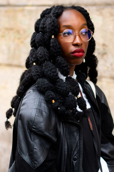 Photographer: Karya Schanilec Headwrap Ideas, Hair Consultation, Reference People, Bubble Braids, Natural Hairstyle, Academia Fashion, Street Style Paris, Fashion Board, Outfit Donna