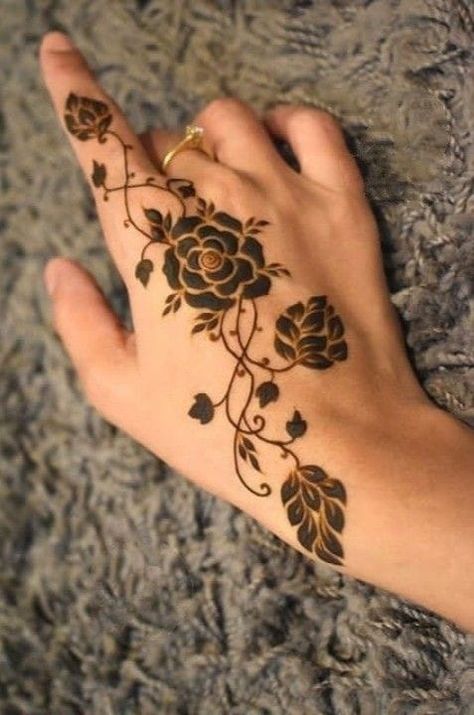 Asthetic Mehendi Design Easy, Tattoo Mahendi, Mehandi Images, Feet Mehandi, Aesthetic Mehendi, Letter Aesthetic, Kashee's Mehndi Designs, Mahendi Designs, Xxxtentacion Quotes