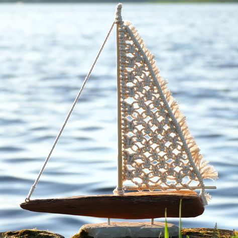 DIY Sailboat with Macrame Sail ⛵ Crafts & Gift ideas #macrame #sailboat #giftideas #sailingboat #craftideas #roomdecor #diy Macrame Sailboat, Diy Sailboat, Macrame Shell, Sailboat Craft, Macrame School, Sailing Gifts, Model Sailboat, Sailboat Art, Macrame Patterns Tutorials