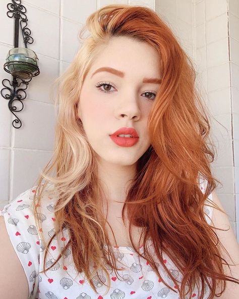 Split Dyed Hair, Wig Ideas, Hair Color Streaks, Ginger Hair Color, Split Hair, Long Red Hair, Short Hair Color, Dye My Hair, Hair Inspiration Color